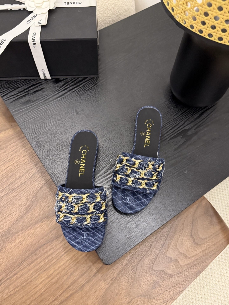 Ch**el slippers